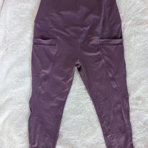NWOT Maacie Yoga Capri Pants Maternity - M